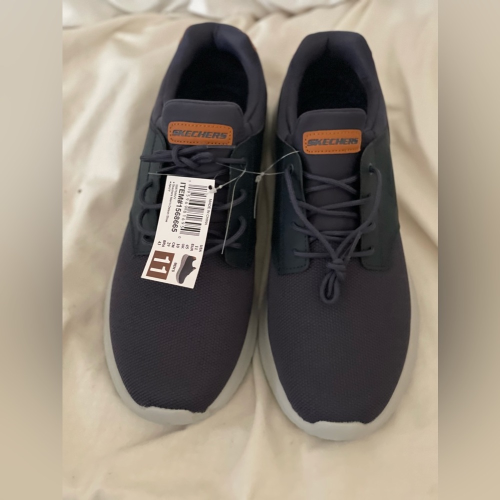 Skechers Men’s Size 11 Sneaker, BRAND NEW